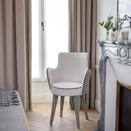 Louvre Montana Отель