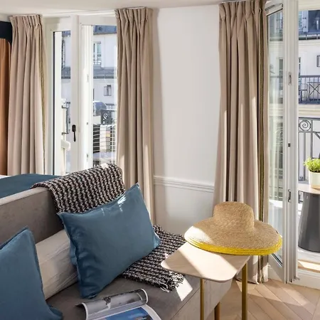 Louvre Montana 4*