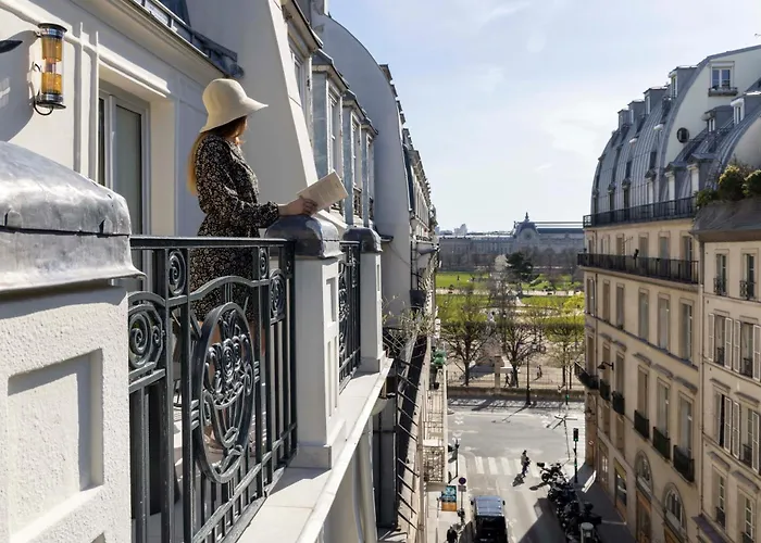 Louvre Montana Paris
